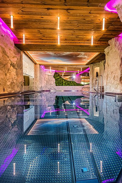 Indoor swimming pool at the Edelstein Spa at the Wellnesshotel Winzer in Upper Austria