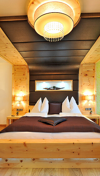 Harmonie Suite with a hot tub at the Adults Only Hideaway Hotel Winzer
