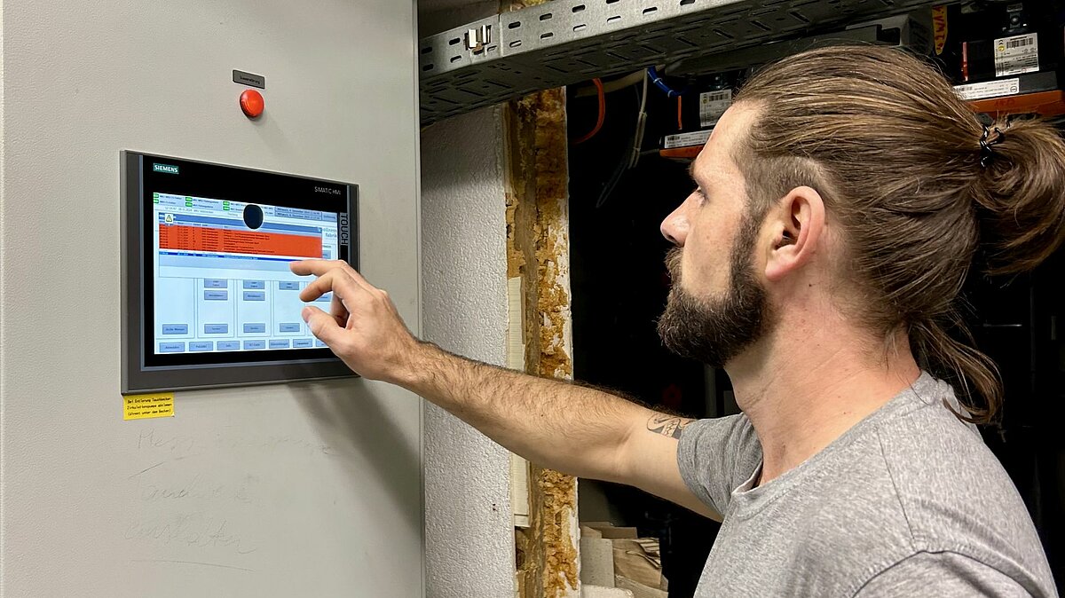 Haustechniker bei der Arbeit im Hotel Winzer