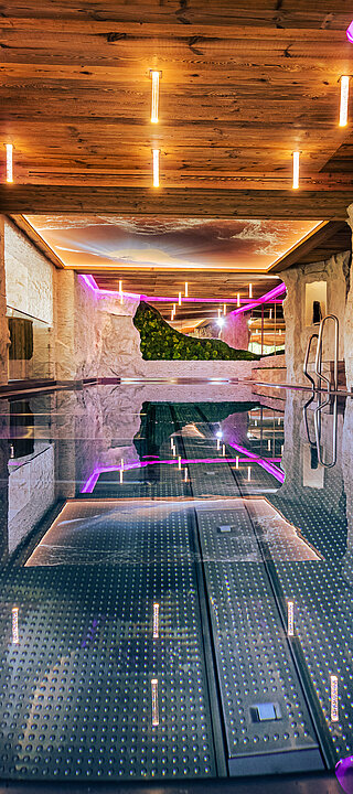 Gemstone Spa Indoor swimming pool at the Edelstein Spa at the Wellnesshotel Winzer in Upper Austria