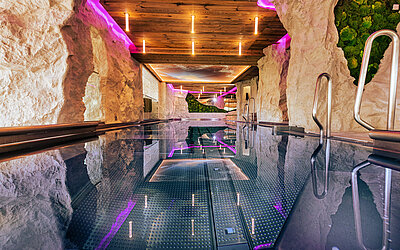 Indoor swimming pool at the Edelstein Spa at the Wellnesshotel Winzer in Upper Austria