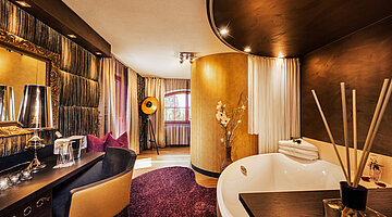 Glamour-style double room with a spa bath at the Hotel Winzer
