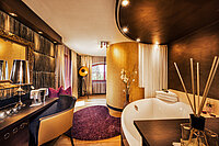 Glamour-style double room with a spa bath at the Hotel Winzer