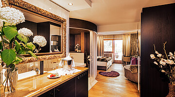 Bathroom in the Glamourstyle double room at the Hotel Winzer