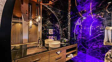 Luxurious bathroom in the Spa Deluxe double room at the Hotel Winzer