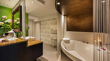 Bathroom in the Glamourstyle double room at the Hotel Winzer