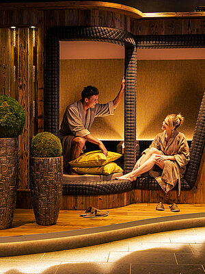 A couple relaxing in the relaxation room at the Emotion Spa in the Hotel Winzer