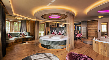 Cosy suite with a hot tub at the Adults Only Hideaway Hotel Winzer