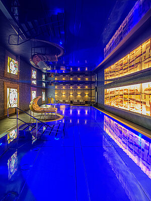 Indoor swimming pool at the Emotion Spa in the Wellnesshotel Winzer