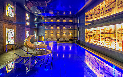 Indoor swimming pool at the Emotion Spa in the Wellnesshotel Winzer