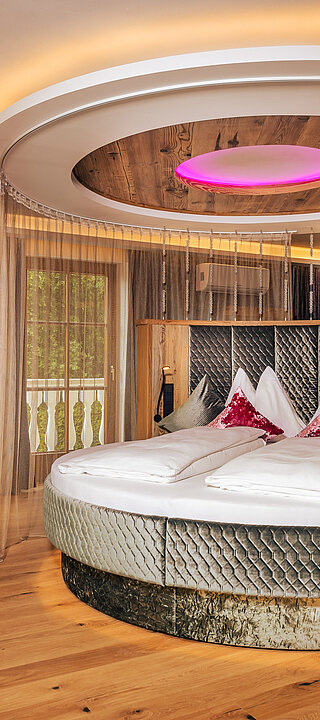 Cosy suite with a hot tub at the Adults Only Hideaway Hotel Winzer